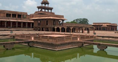 Travel Guide & Tourist Places in Fatehpur Sikri