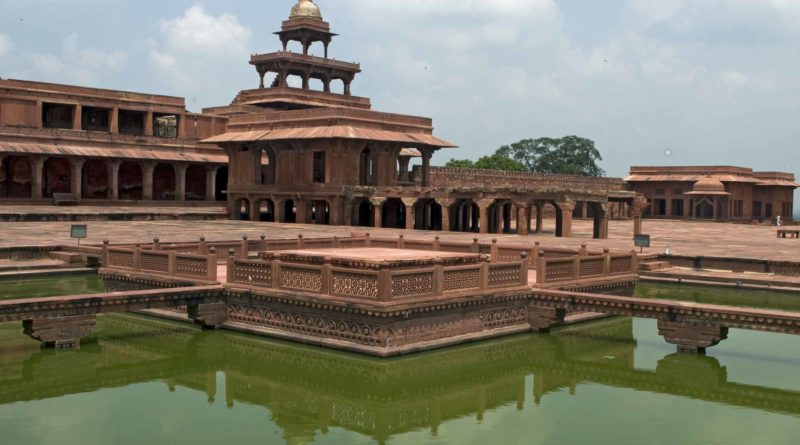 Travel Guide & Tourist Places in Fatehpur Sikri